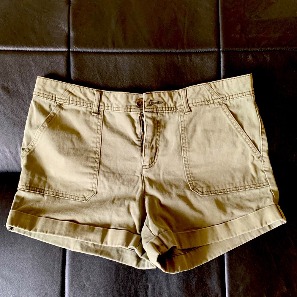 C&C California olive green shorts